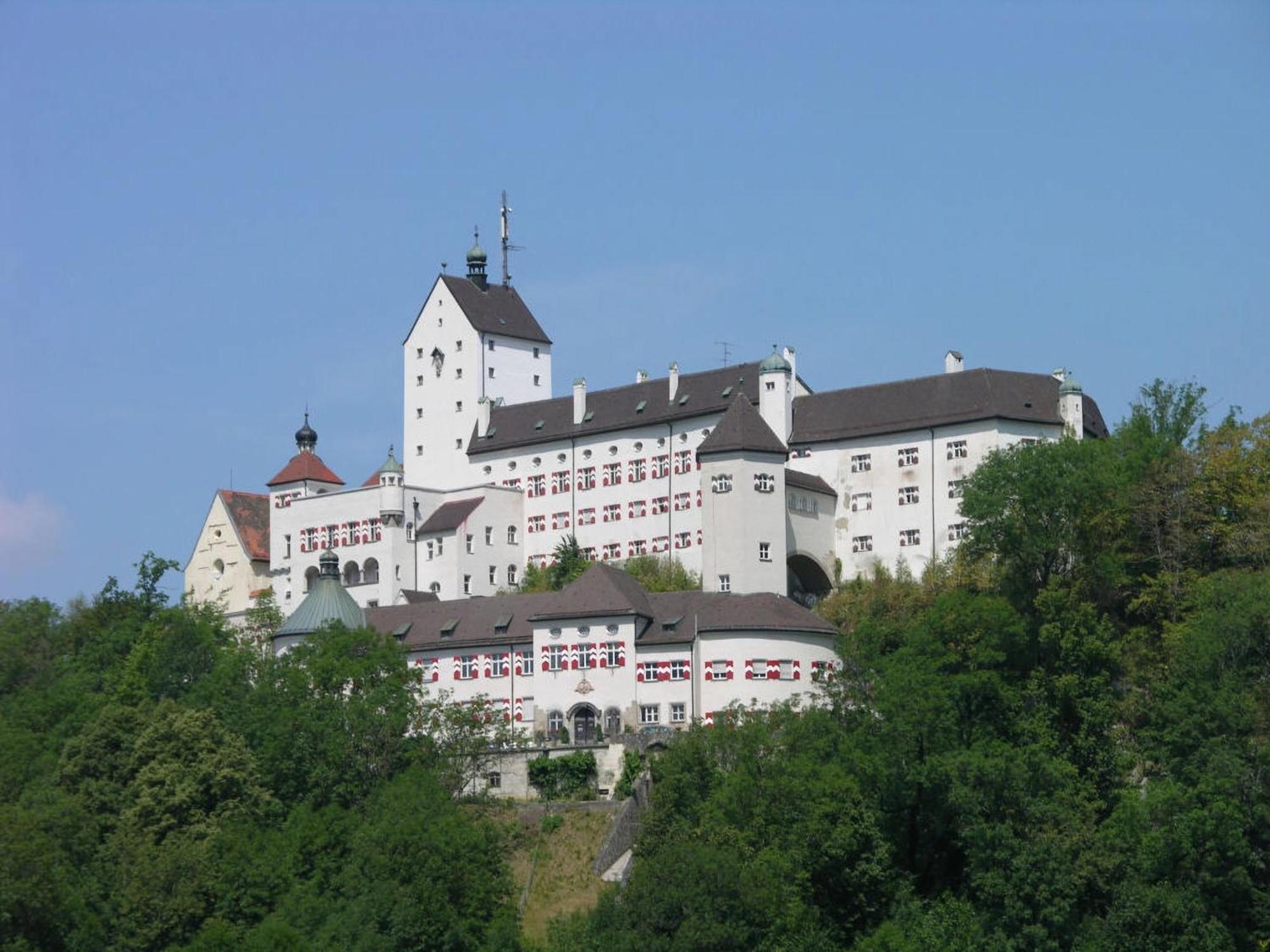 Ferienwohnung Im Burghotel Aschau im Chiemgau Exterior photo